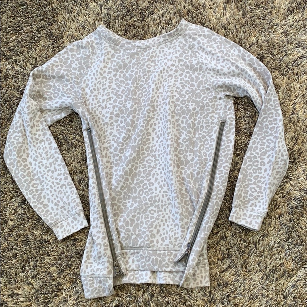 Stella & Dot side zip leopard sweatshirt